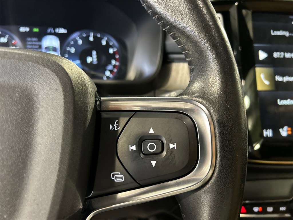 Used 2021 Volvo XC40 T5 Inscription w/ Climate Package image 14