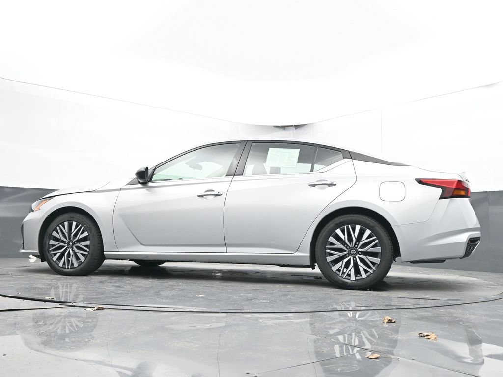 Used 2024 Nissan Altima 2.5 SV FWD image 40