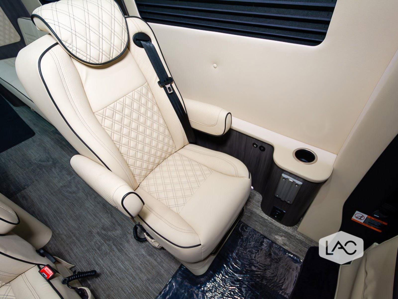 Used 2024 Mercedes-Benz Sprinter 3500 image 9