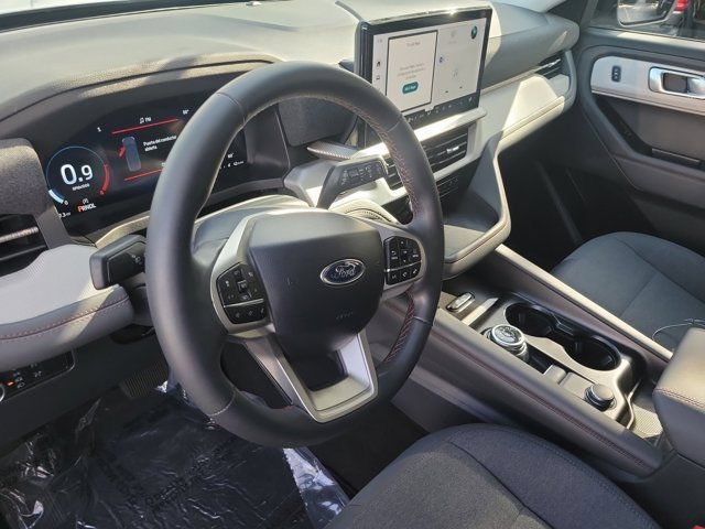 Used 2025 Ford Explorer Active AWD/4WD image 22