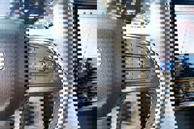 New 2025 Jeep Grand Cherokee L Limited w/ Luxury Tech Group II image 23