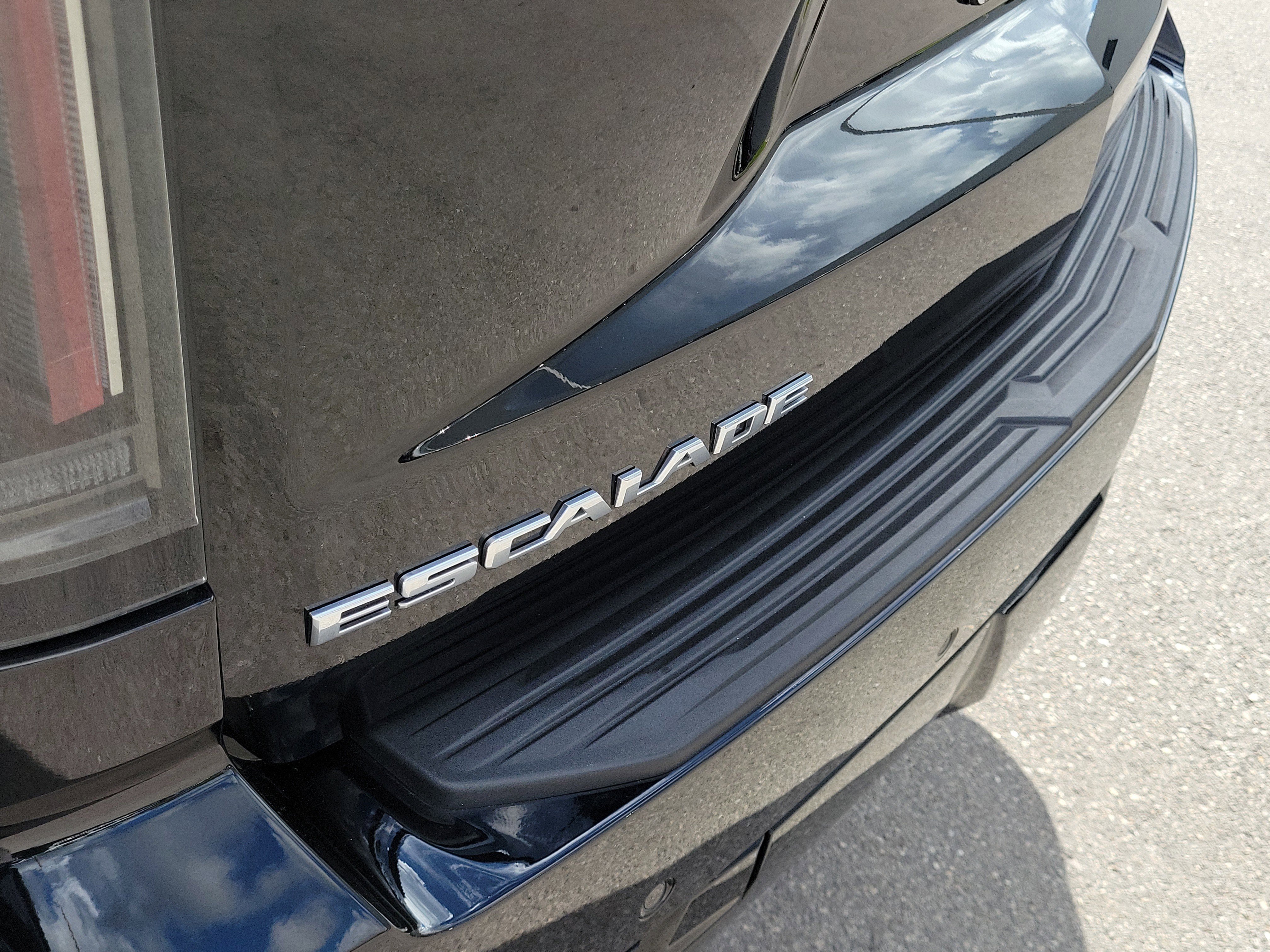 Used 2025 Cadillac Escalade Sport Platinum image 9