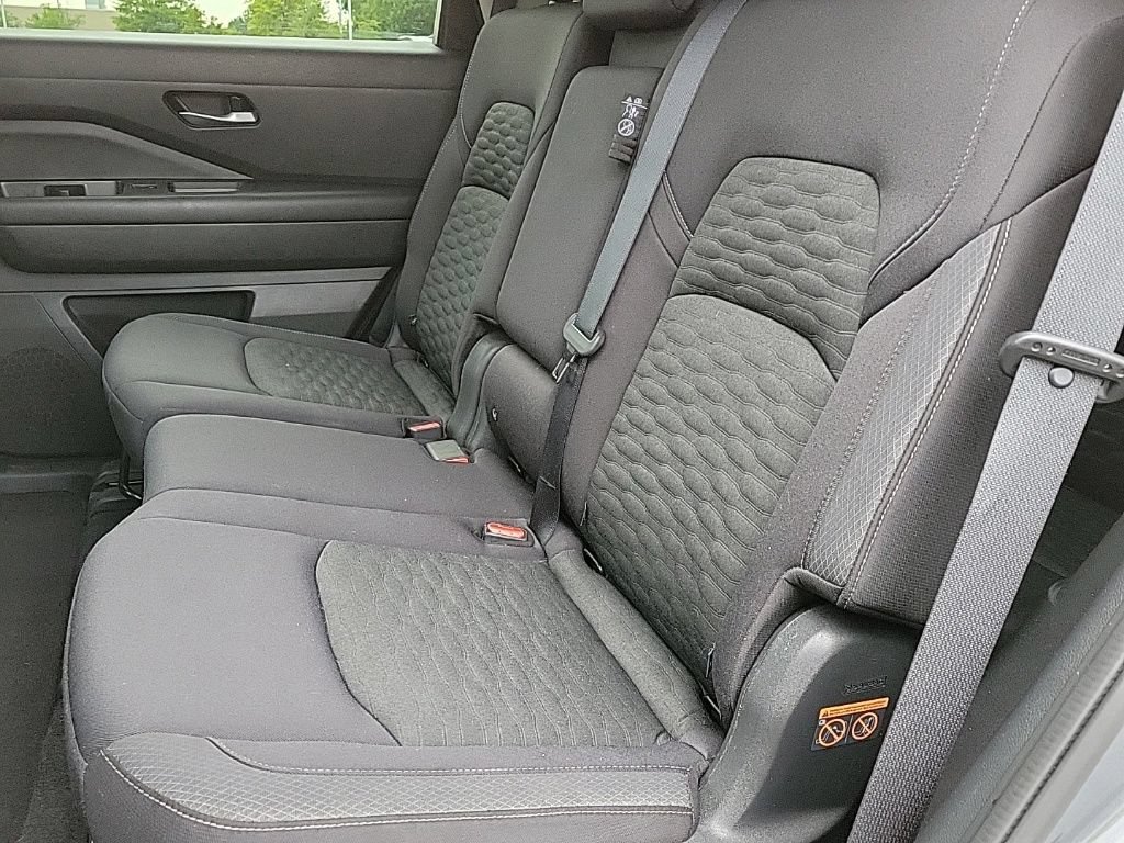 Used 2022 Nissan Pathfinder SV AWD/4WD image 9