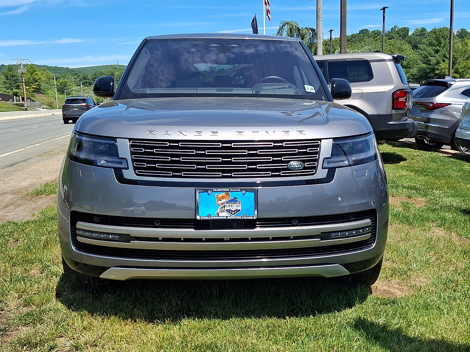 Used 2023 Land Rover Range Rover SE AWD/4WD image 2