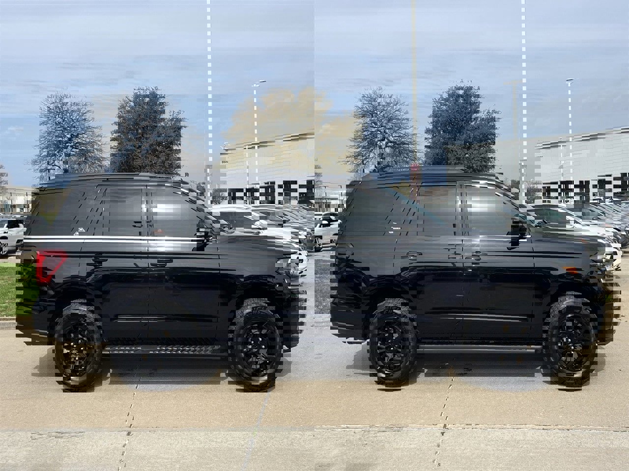 Used 2023 Ford Expedition Timberline image 3