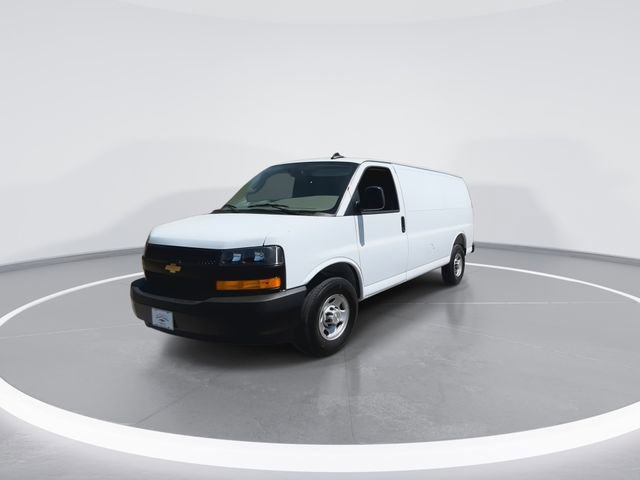 Used 2025 Chevrolet Express 2500 RWD image 5