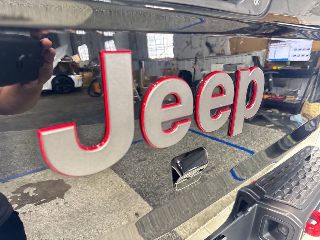 Used 2024 Jeep Gladiator Rubicon w/ Technology Group AWD/4WD image 21