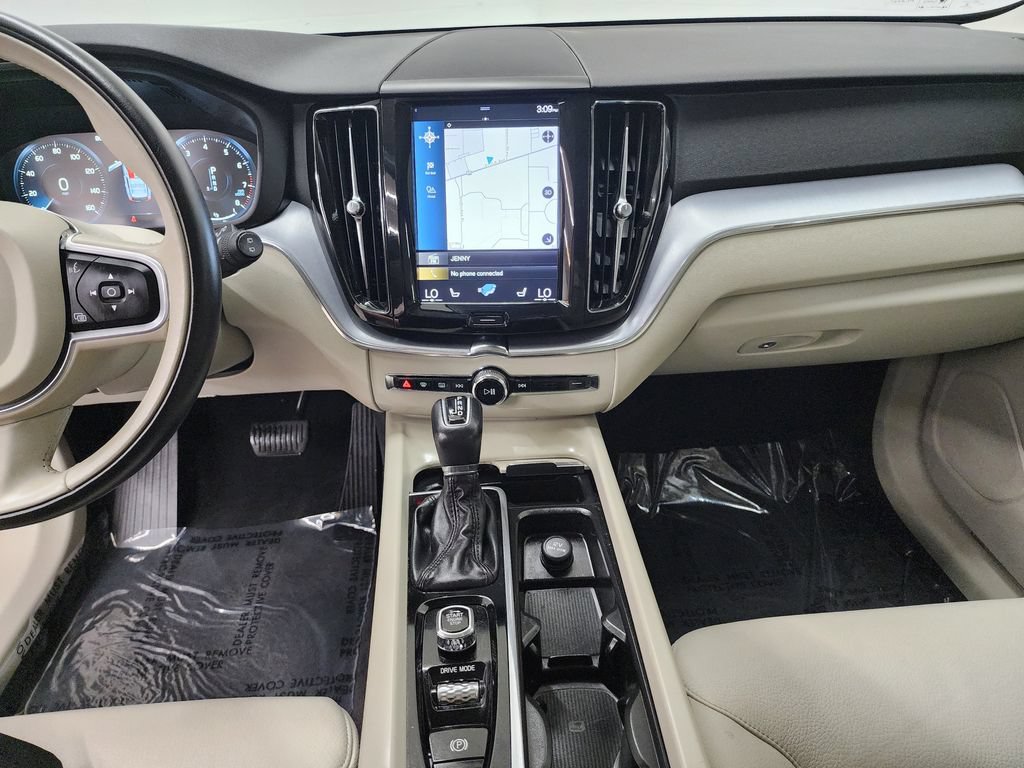 Used 2020 Volvo XC60 T6 Momentum AWD/4WD image 17