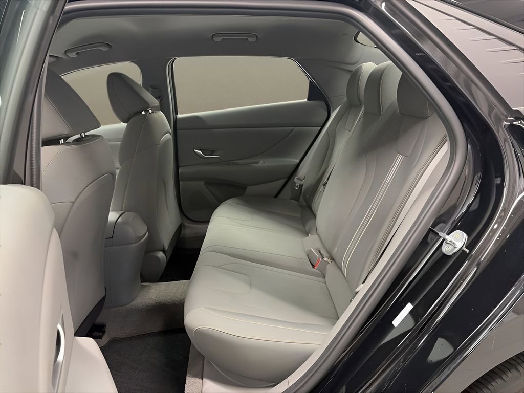 Used 2023 Hyundai Elantra SEL w/ Convenience Package image 13