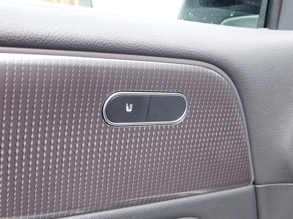 Used 2022 Mercedes-Benz EQB 350 4MATIC image 26