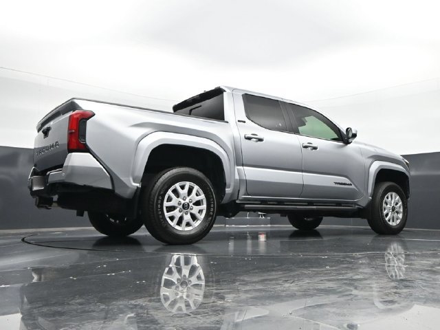 Used 2024 Toyota Tacoma SR5 AWD/4WD image 40