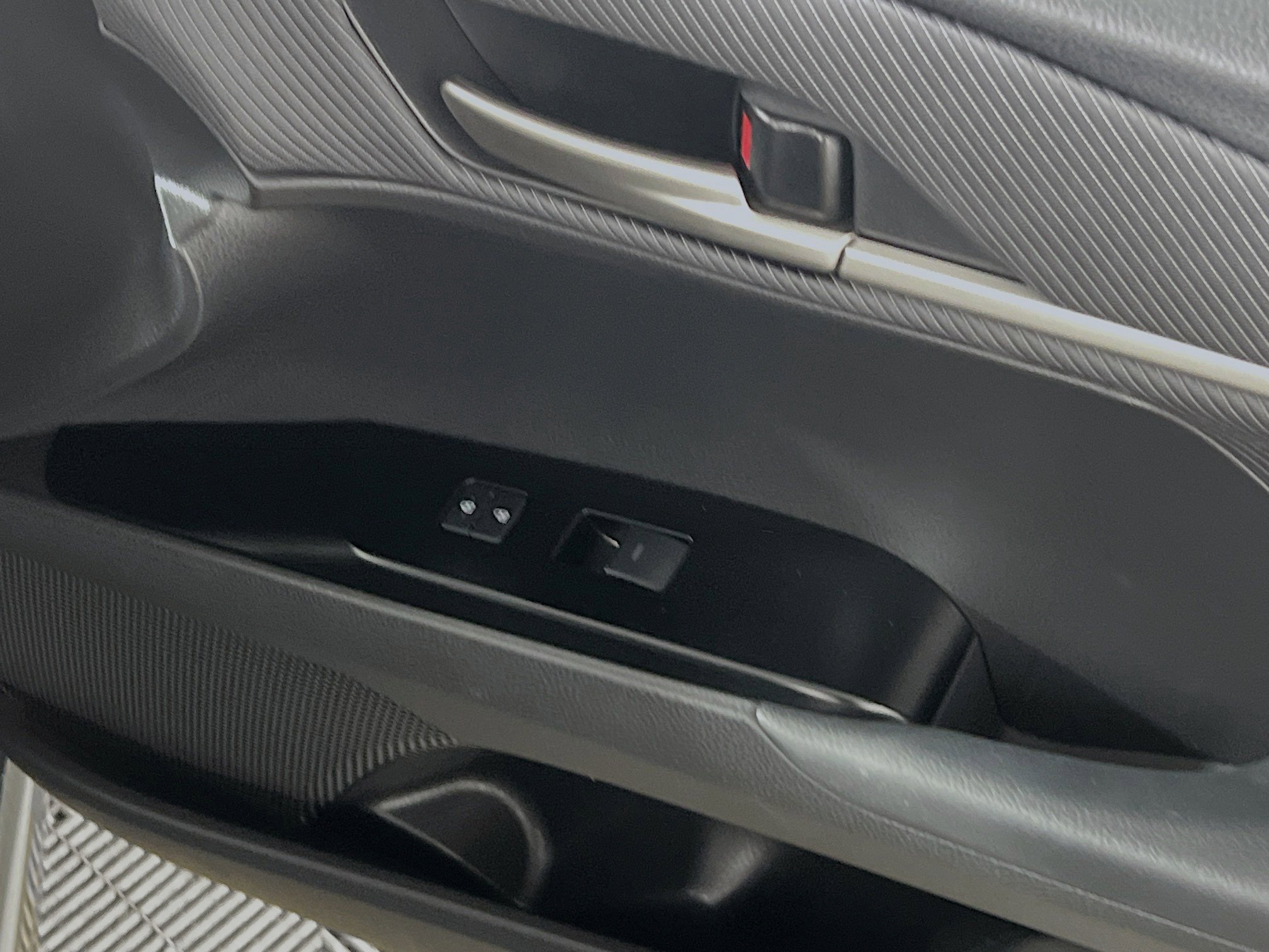 Used 2025 Toyota Camry SE w/ Multimedia Upgrade Package image 32