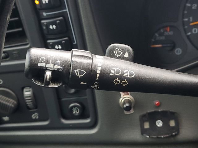 Used 2004 Chevrolet Avalanche Z71 w/ Sun And Sound Package image 22