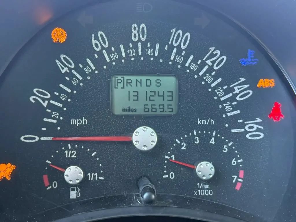 Used 2005 Volkswagen Beetle GLS FWD image 2