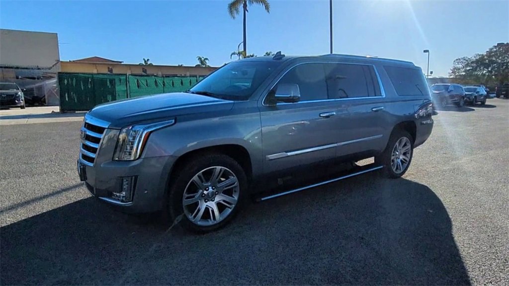 Used 2020 Cadillac Escalade ESV Premium Luxury image 4