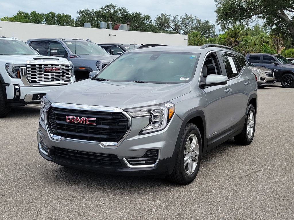 Used 2023 GMC Terrain SLE w/ Driver Convenience Package FWD image 3