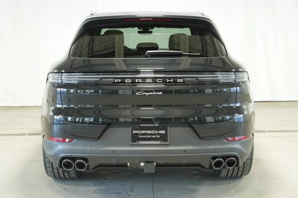 Certified 2026 Porsche Cayenne AWD/4WD image 12