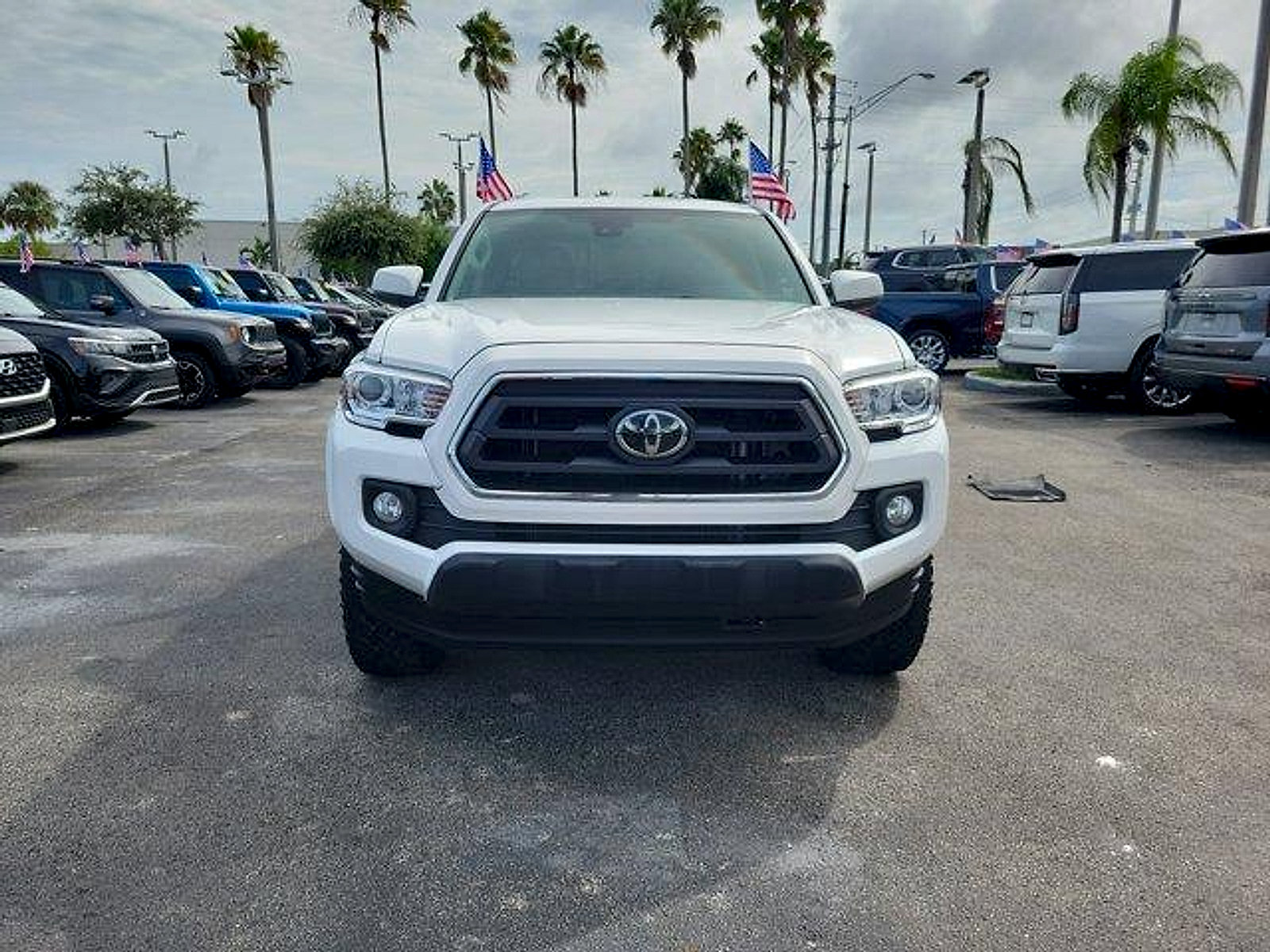 Used 2023 Toyota Tacoma SR5 RWD image 2