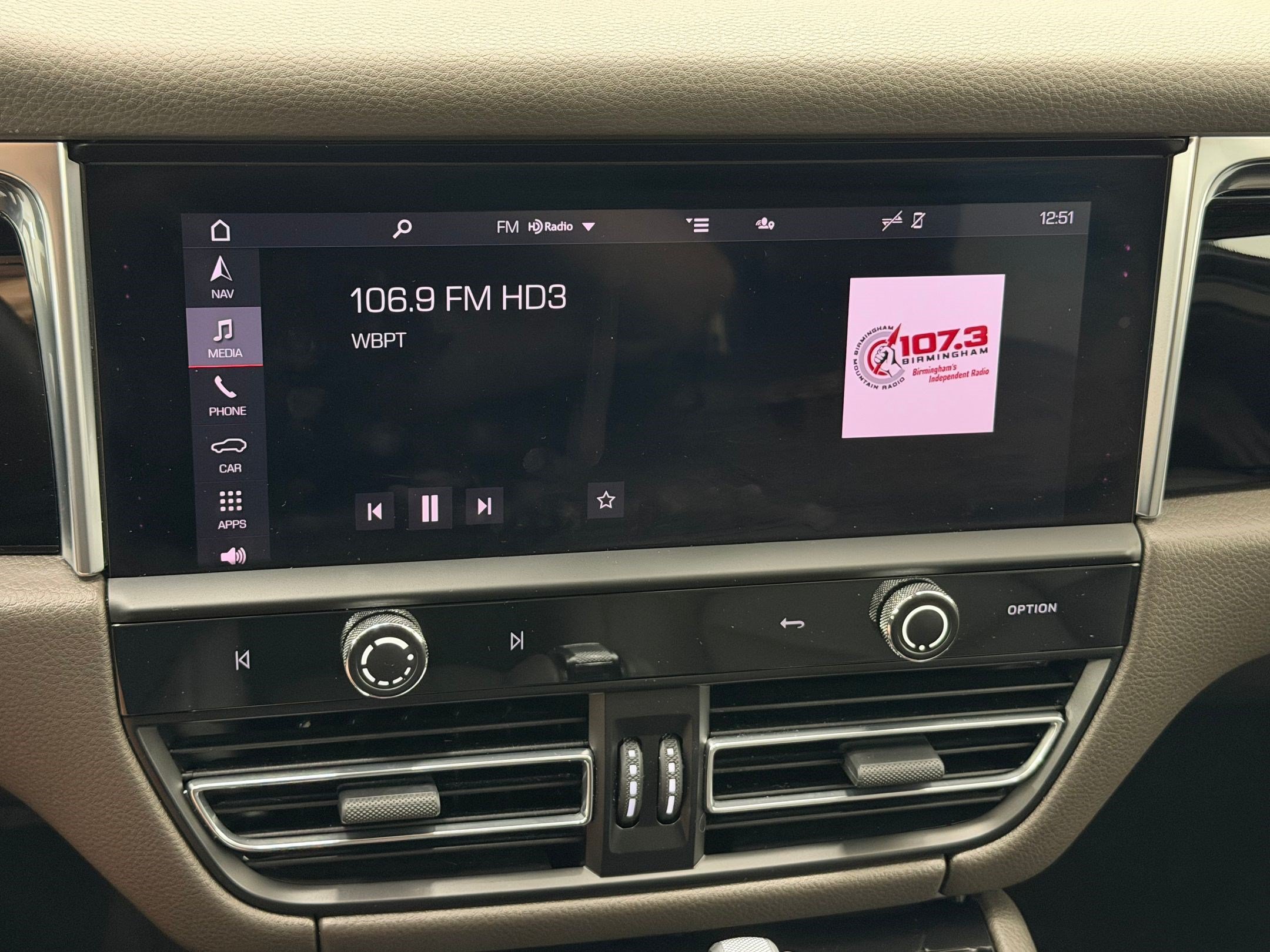 Certified 2024 Porsche Macan S AWD/4WD image 20