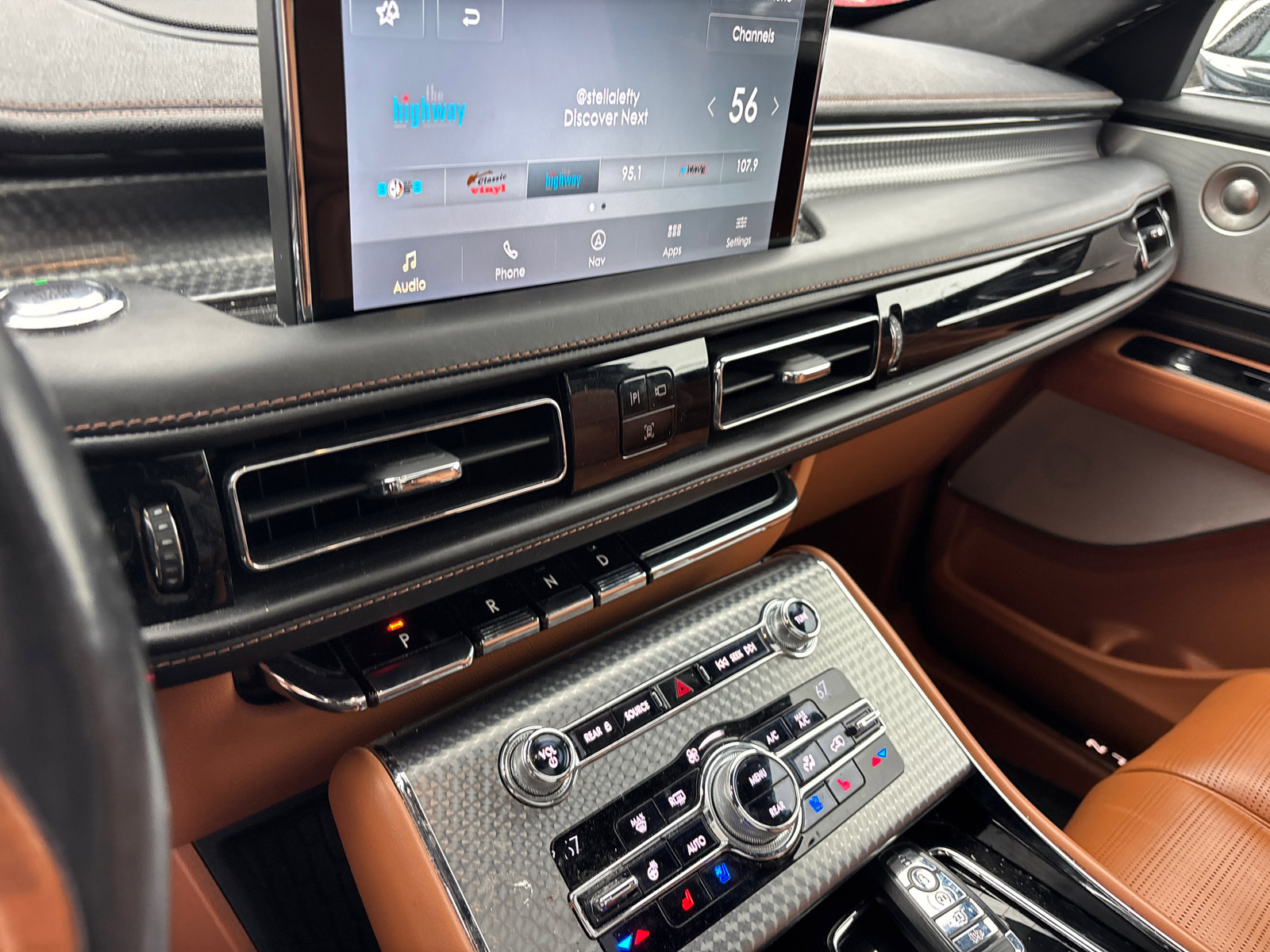 Used 2020 Lincoln Aviator Black Label w/ Dynamic Handling Package AWD/4WD image 21