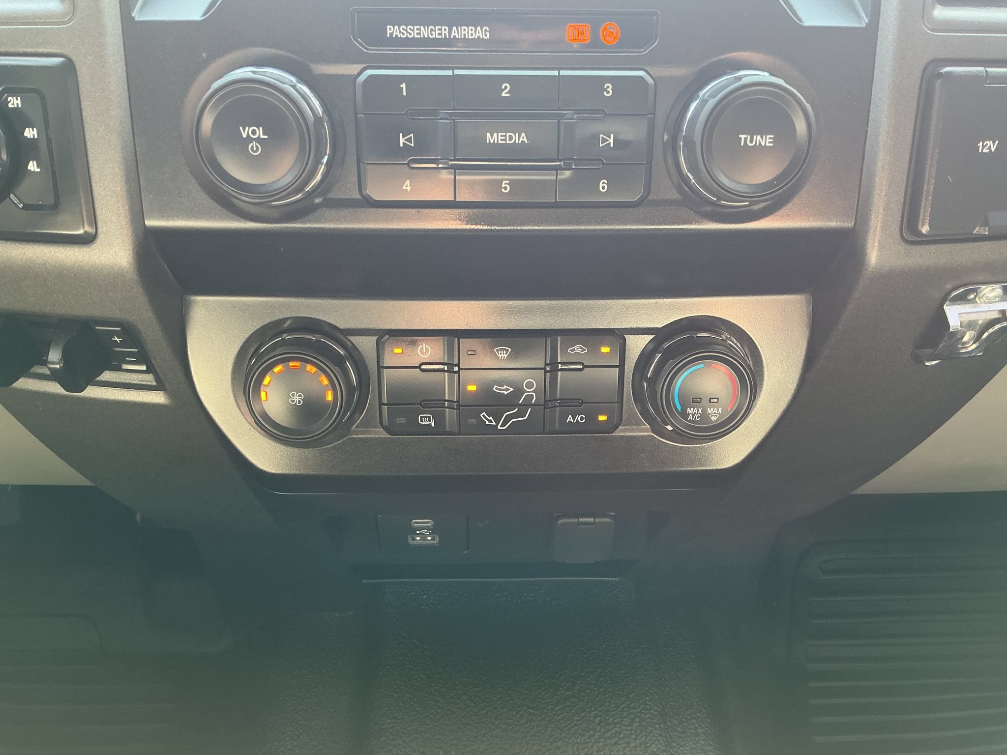 Used 2022 Ford F250 XL w/ Power Equipment Group AWD/4WD image 22