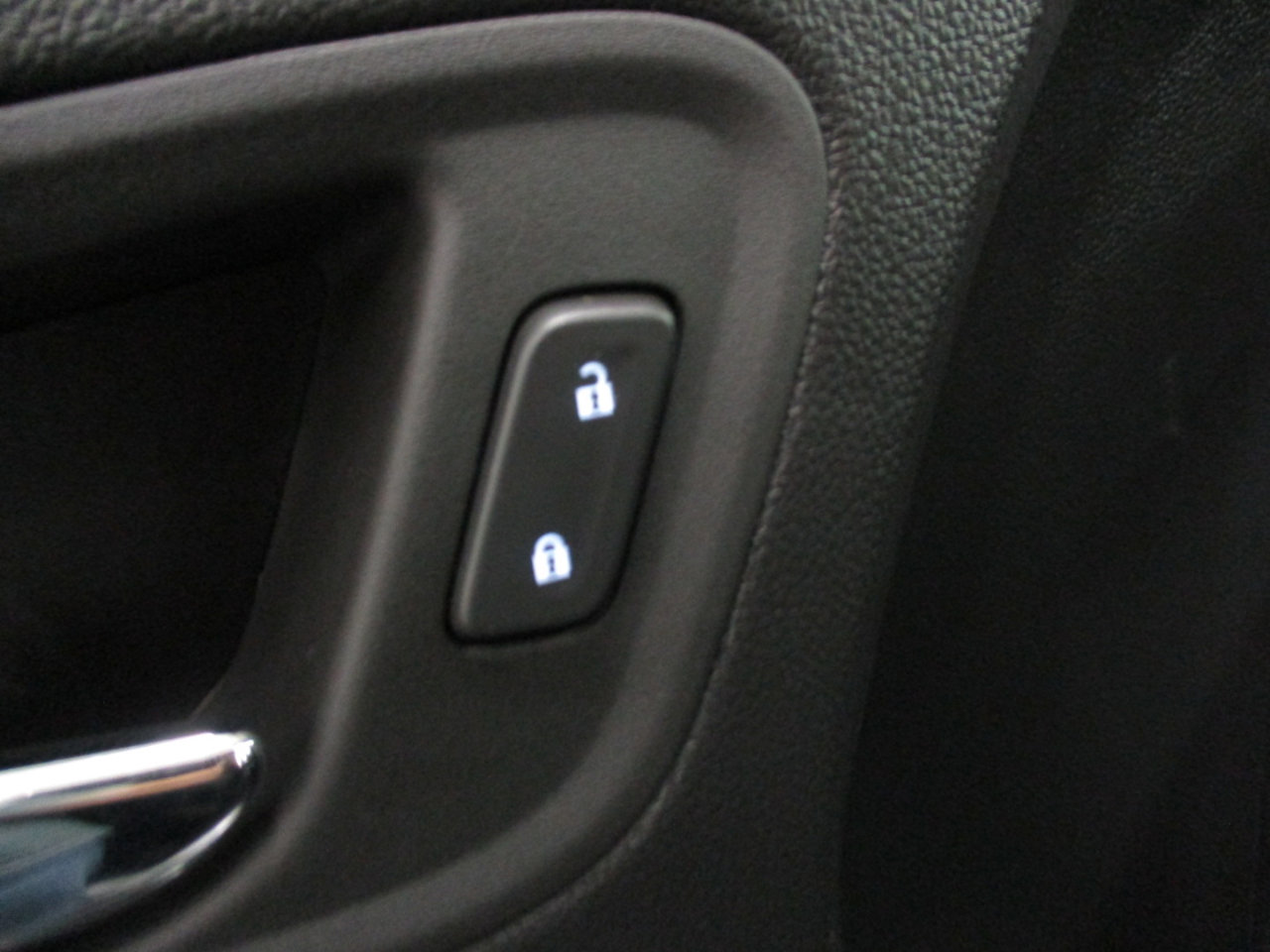 Used 2022 Chevrolet Colorado LT w/ Fleet Safety Package image 16