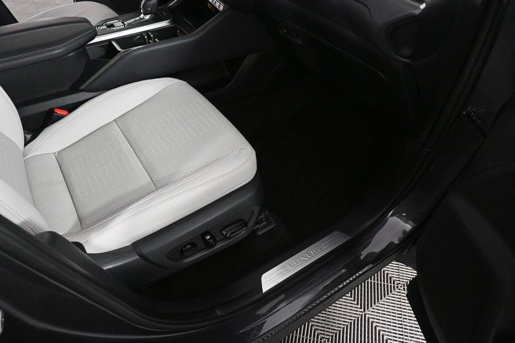 Used 2024 Lexus TX 350 FWD w/ Captains Chair Package image 21