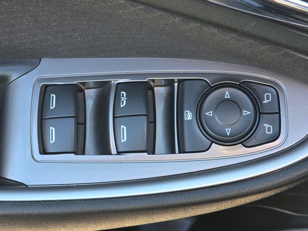 Used 2025 Chevrolet Malibu LT image 14