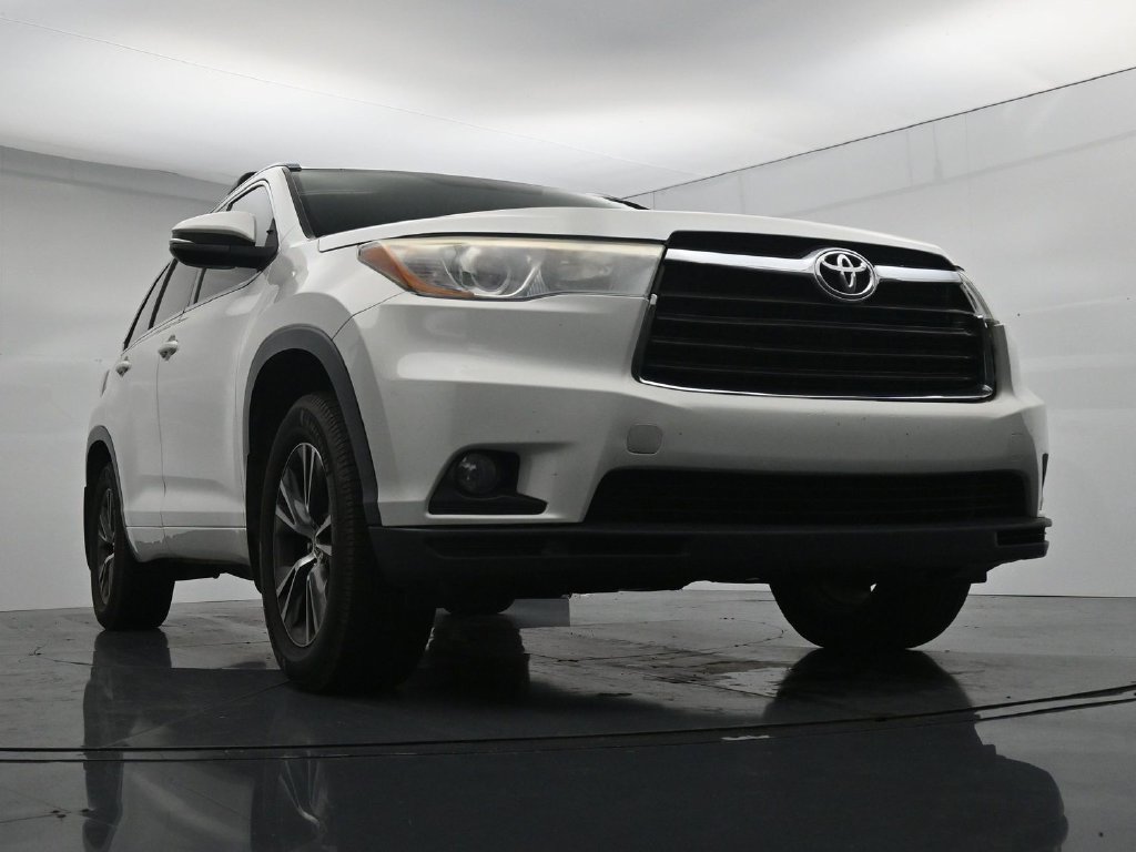 Used 2016 Toyota Highlander XLE AWD/4WD image 18