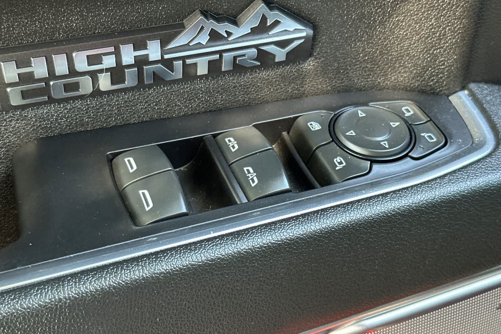 Used 2023 Chevrolet Silverado 1500 High Country w/ High Country Premium Package AWD/4WD image 2