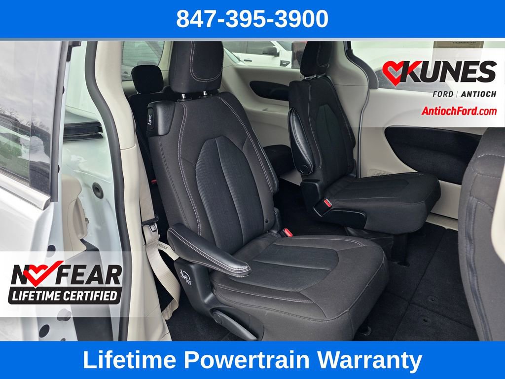 Used 2023 Chrysler Voyager LX image 29