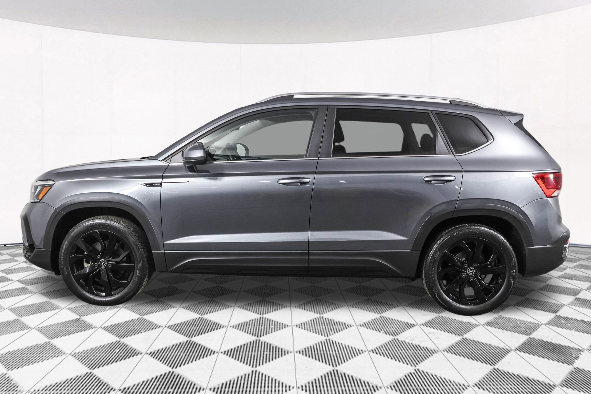 Used 2022 Volkswagen Taos SE w/ Panoramic Sunroof Package image 19