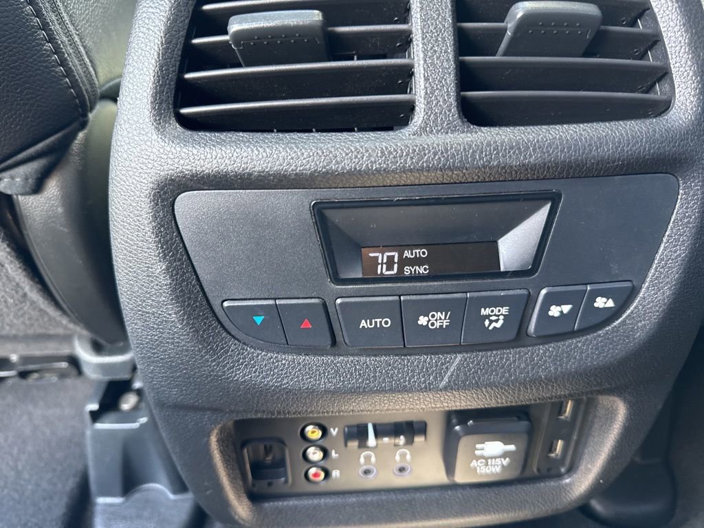 Used 2018 Honda Pilot Touring image 16