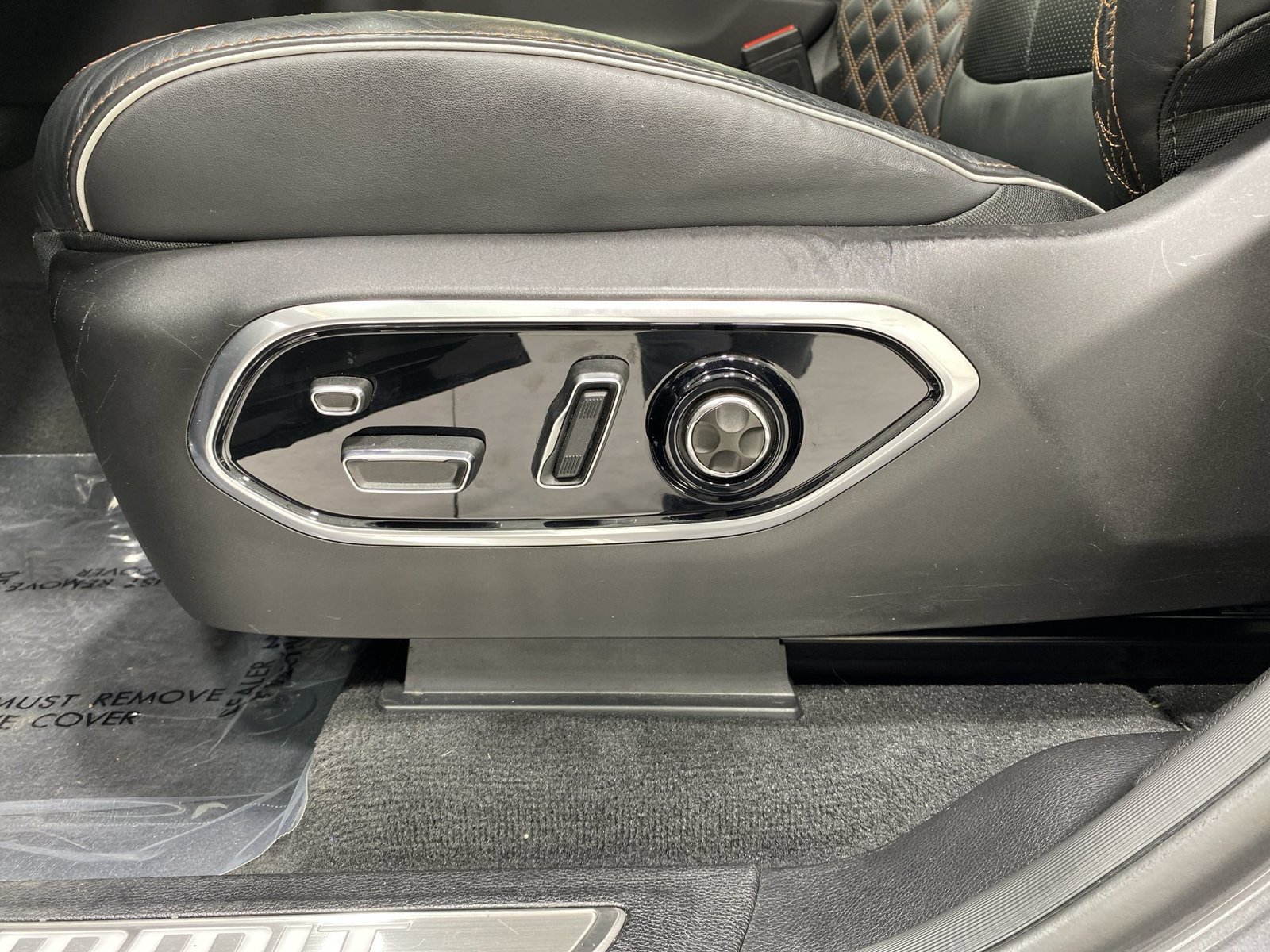 Used 2024 Jeep Grand Cherokee Summit AWD/4WD image 12