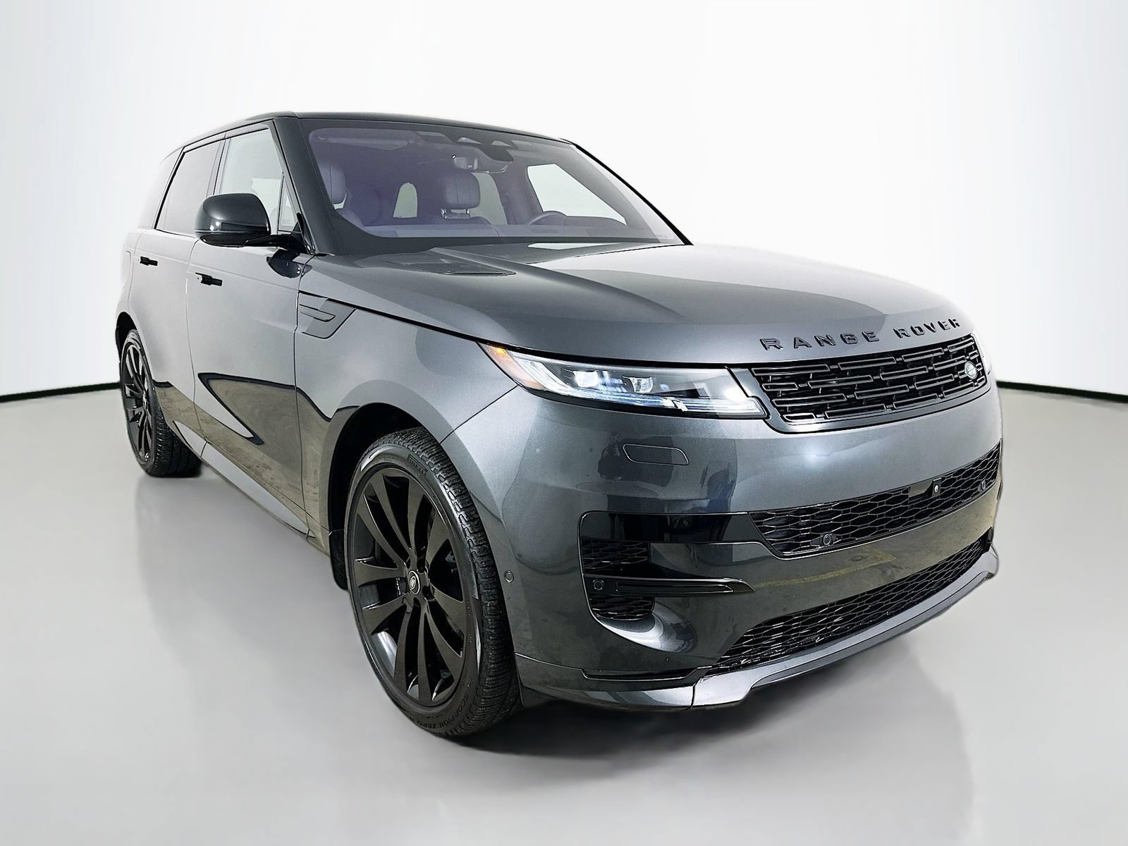 Used 2023 Land Rover Range Rover Sport SE Dynamic AWD/4WD image 3