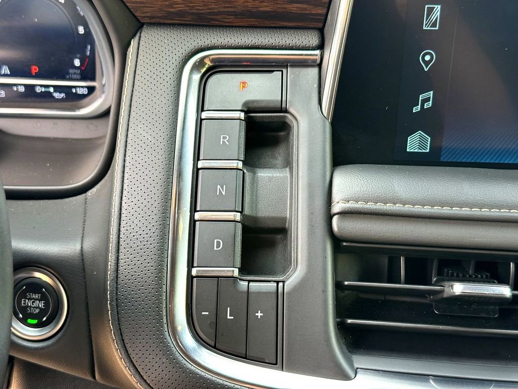 Used 2024 Chevrolet Suburban Premier image 21