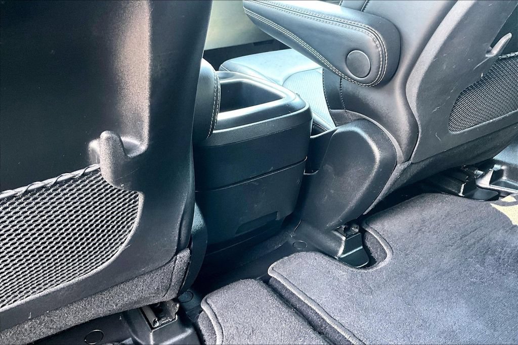 Used 2025 Chrysler Pacifica Select AWD/4WD image 10