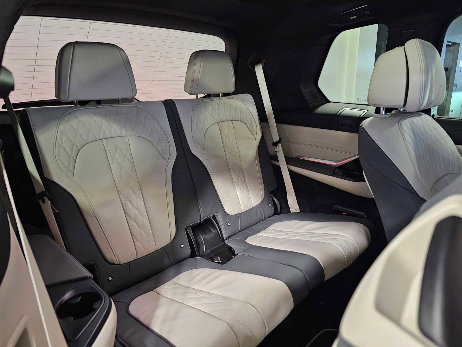 New 2026 BMW X7 M60i image 44