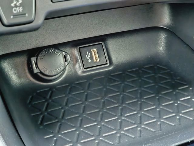 Used 2025 Toyota RAV4 XLE FWD image 25