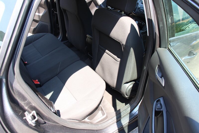 Used 2018 Ford Focus SE w/ Cold Weather Package FWD image 6
