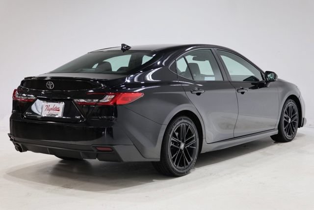 Used 2025 Toyota Camry SE FWD image 8