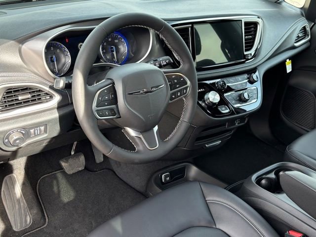 New 2026 Chrysler Pacifica Select image 9