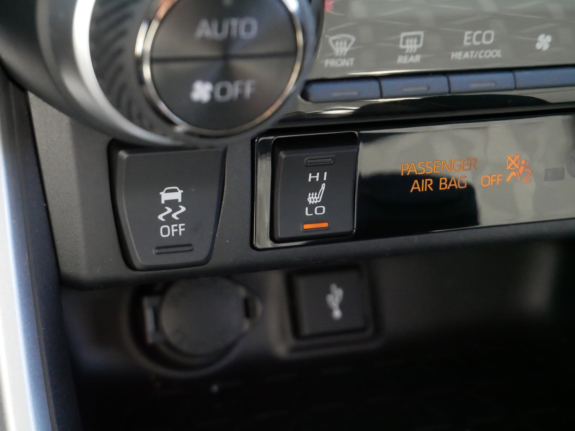 Used 2022 Toyota RAV4 XLE w/ Convenience Package AWD/4WD image 29