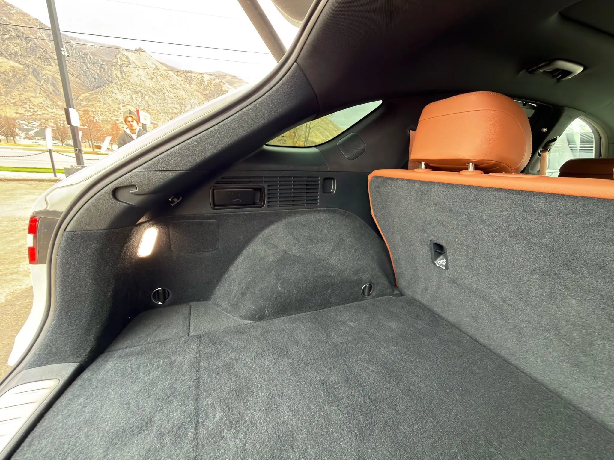 Used 2023 Genesis GV70 2.5T w/ Advanced Package image 11