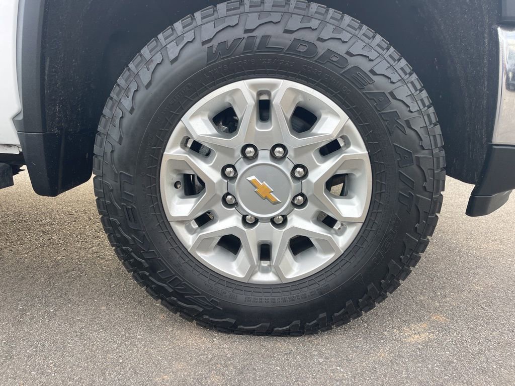 Used 2024 Chevrolet Silverado 2500 LT w/ Convenience Package image 34