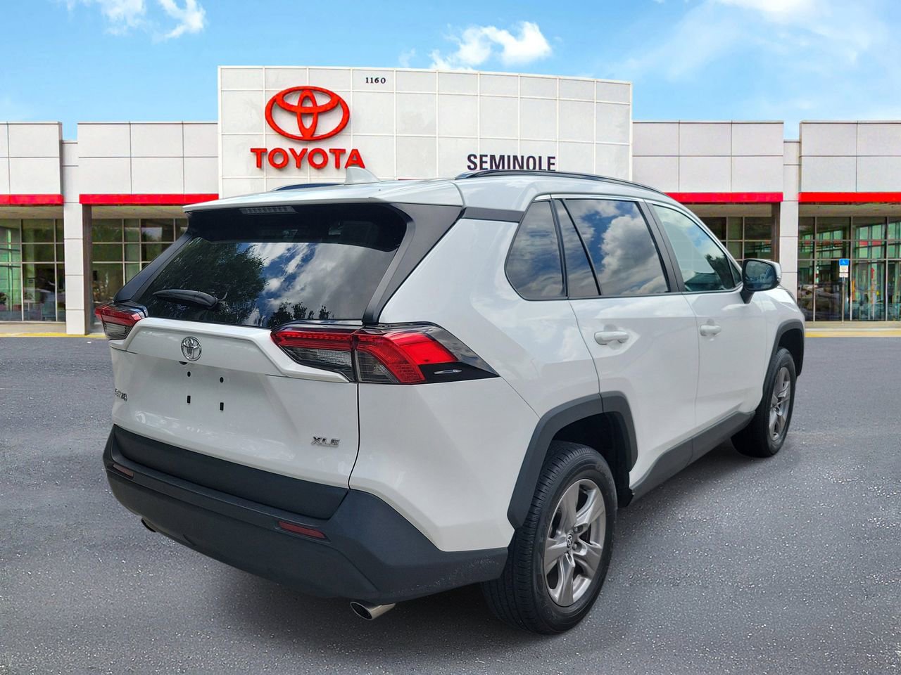 Used 2023 Toyota RAV4 XLE w/ Convenience Package FWD image 3
