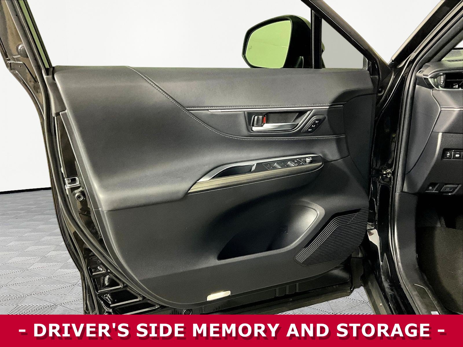 Used 2022 Toyota Venza Limited AWD/4WD image 20