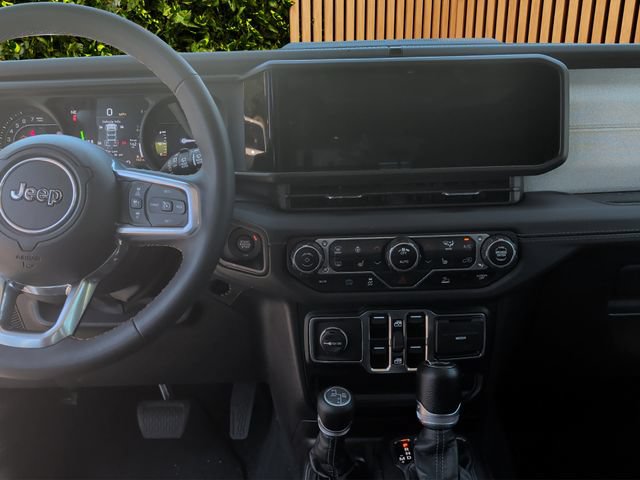Used 2024 Jeep Wrangler Unlimited Sahara AWD/4WD image 11