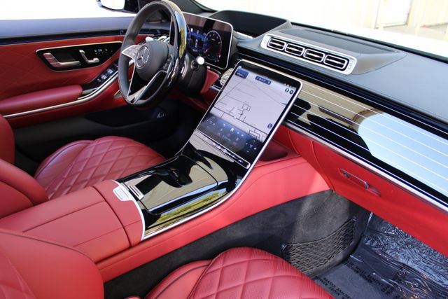 Used 2025 Mercedes-Benz S 580 4MATIC Sedan w/ AMG Line Package image 12