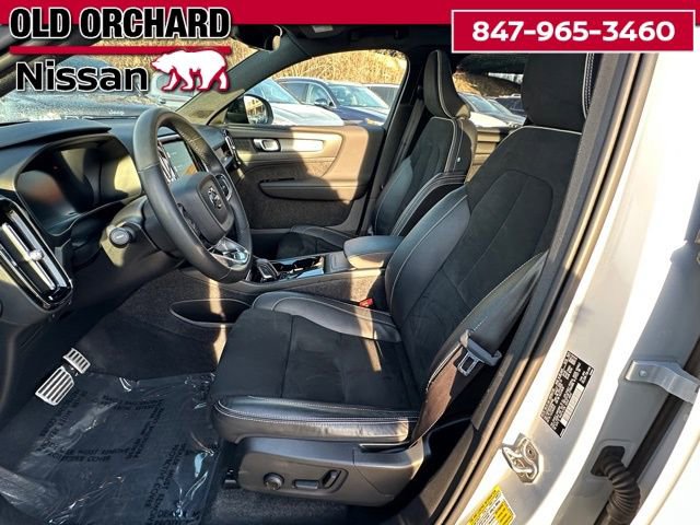 Used 2022 Volvo XC40 P8 Recharge Plus image 11